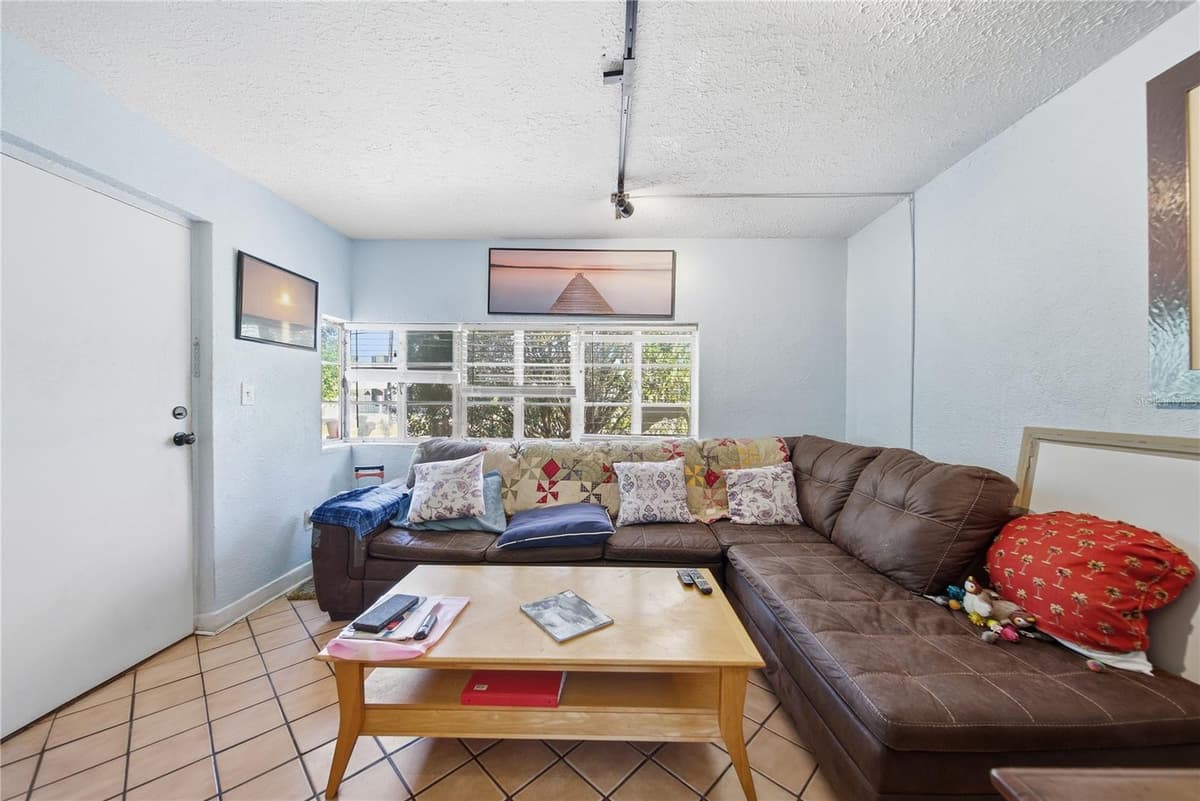 831 GRAND CENTRAL STREET — photo 13 of 31