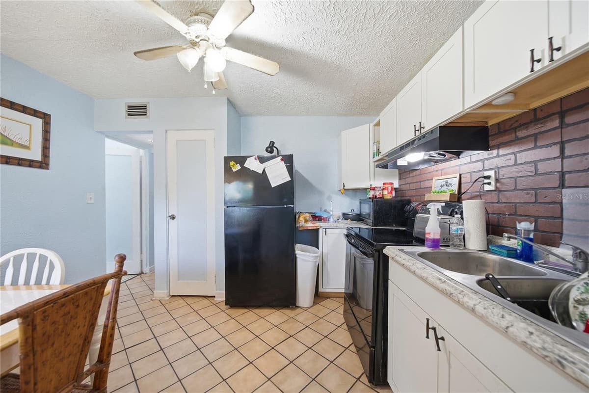831 GRAND CENTRAL STREET — photo 15 of 31