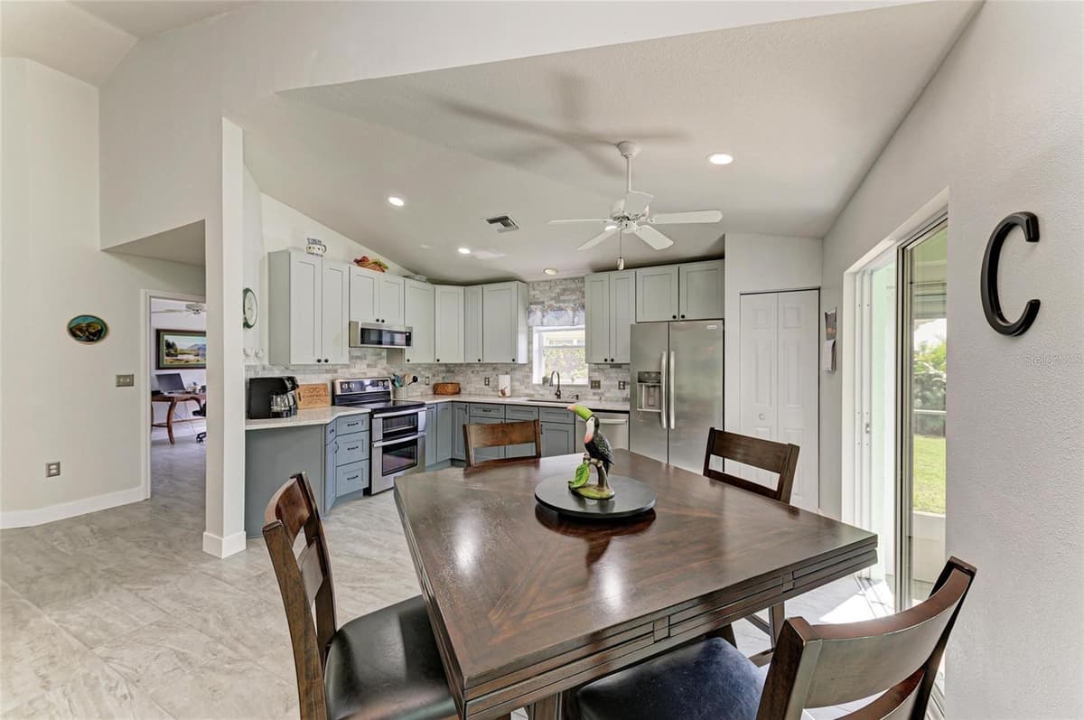 3009 LIVE OAK LANE — photo 8 of 46