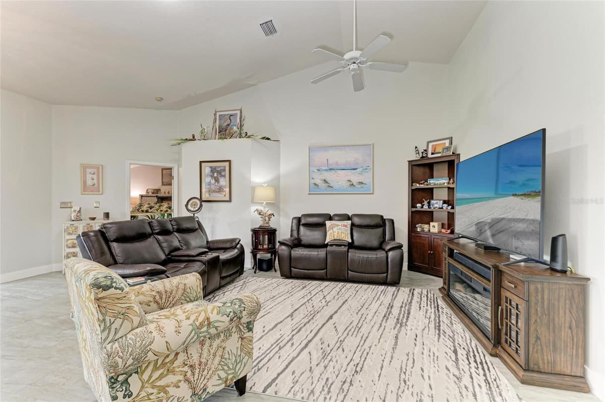 3009 LIVE OAK LANE — photo 5 of 46