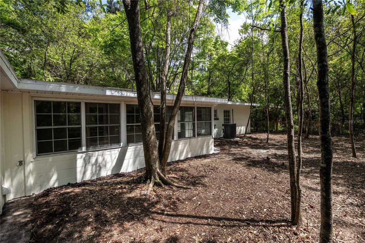 640 36TH TERRACE — photo 7 of 35