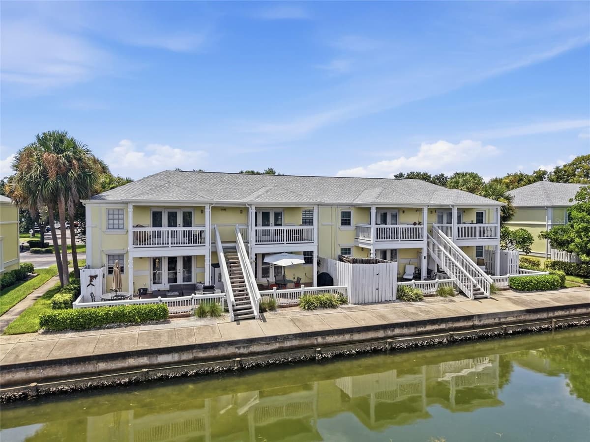 5092 BEACH DRIVE — photo 4 of 53