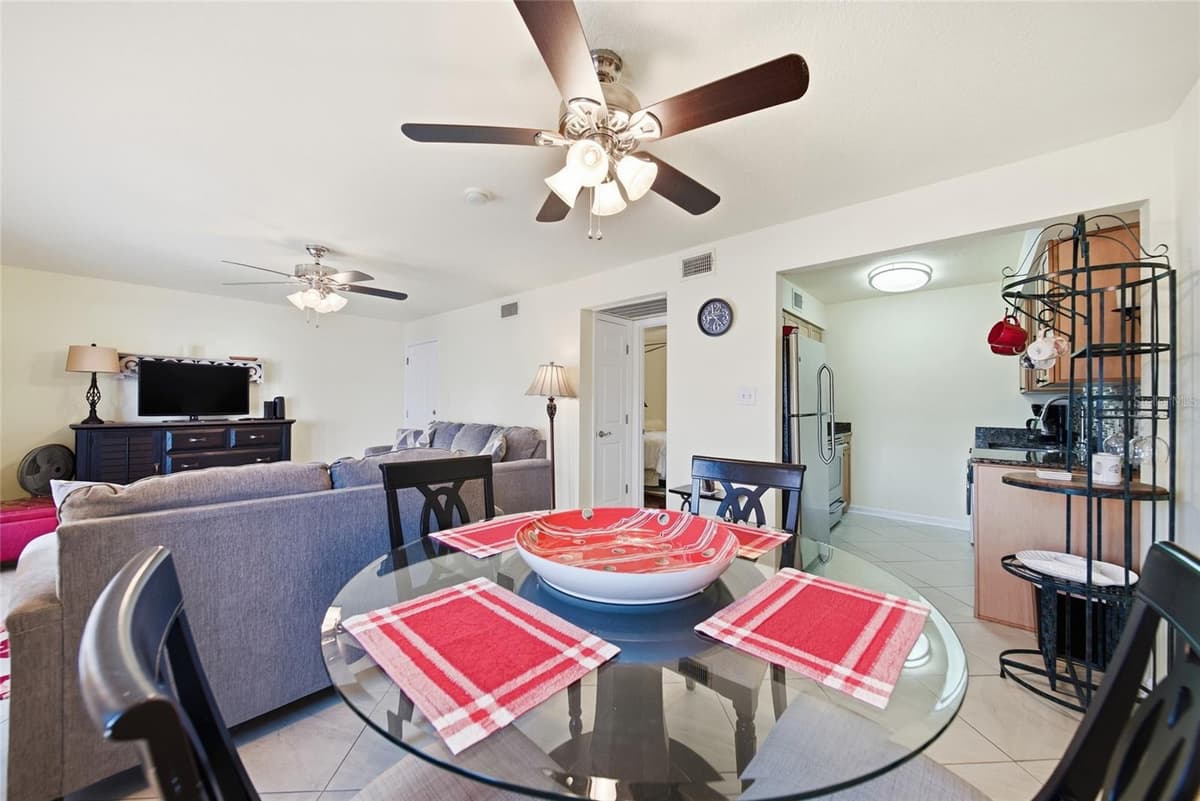 5092 BEACH DRIVE — photo 14 of 53