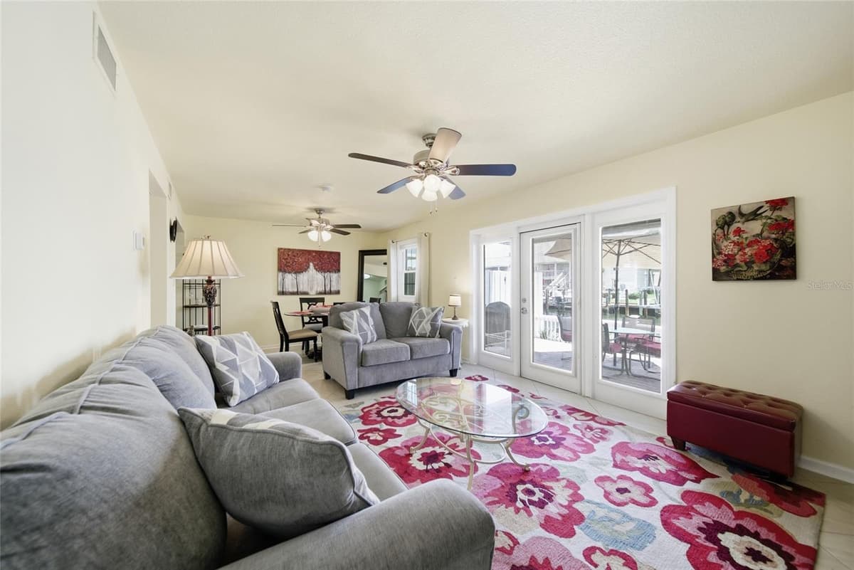 5092 BEACH DRIVE — photo 10 of 53