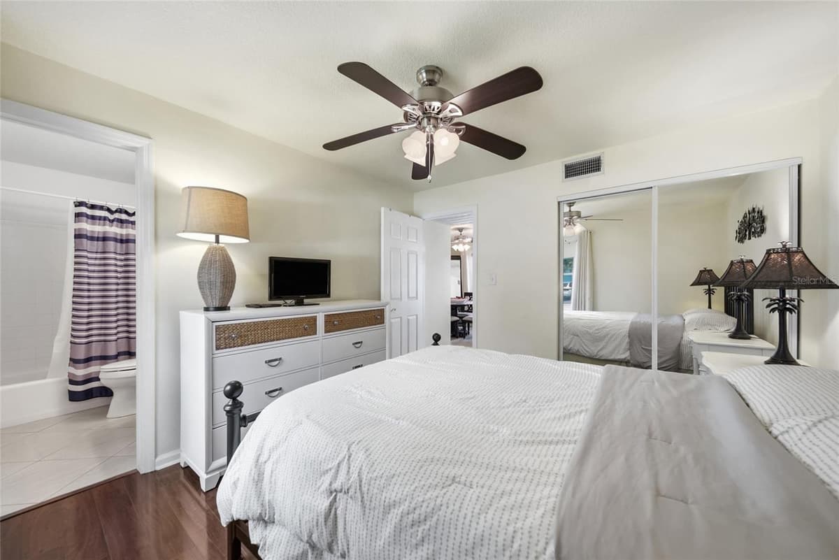 5092 BEACH DRIVE — photo 16 of 53