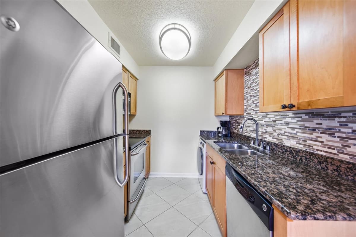 5092 BEACH DRIVE — photo 9 of 53