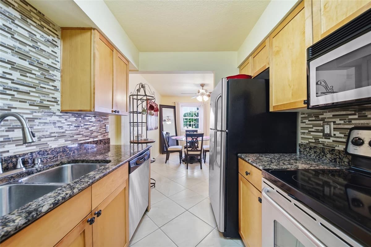5092 BEACH DRIVE — photo 6 of 53