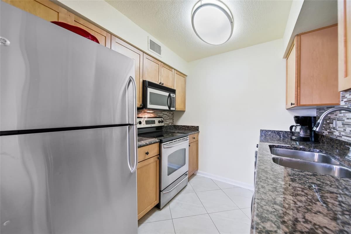 5092 BEACH DRIVE — photo 7 of 53