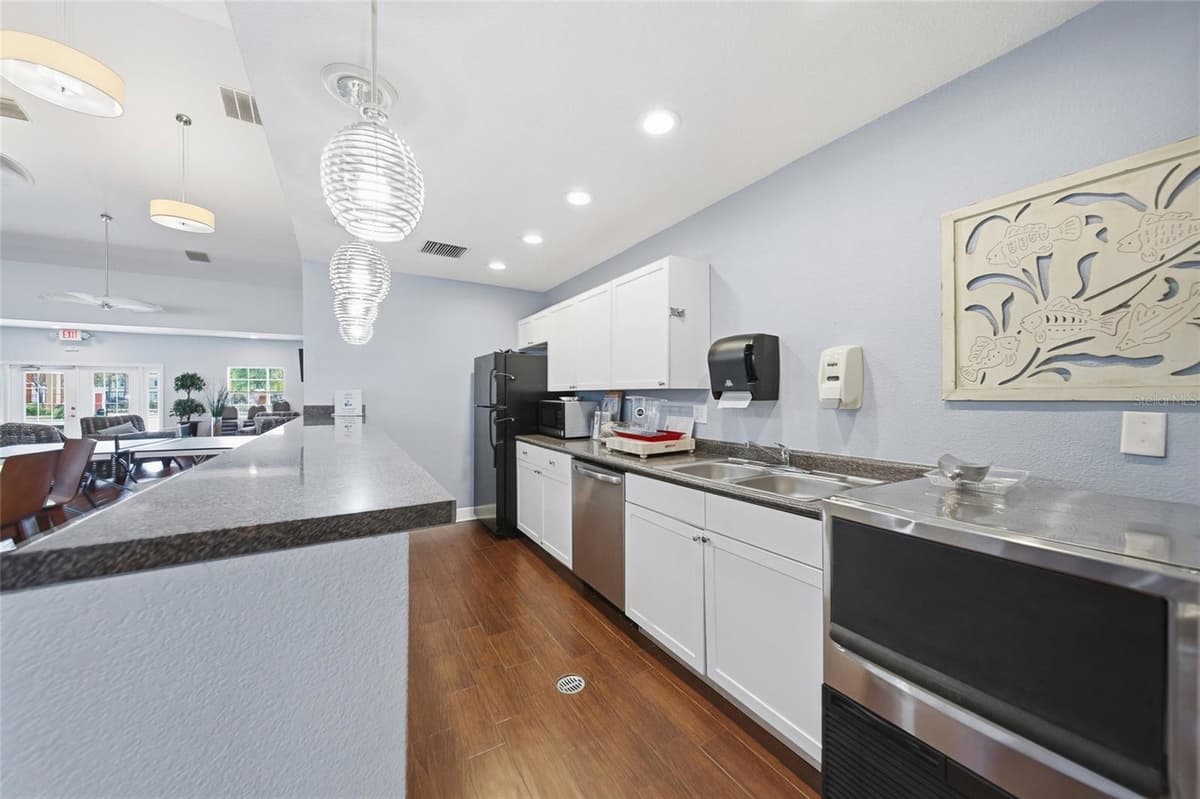 5092 BEACH DRIVE — photo 41 of 53