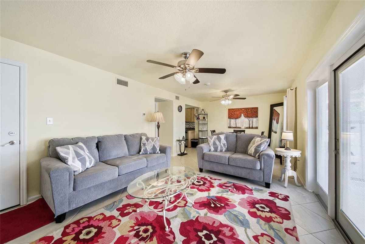 5092 BEACH DRIVE — photo 12 of 53