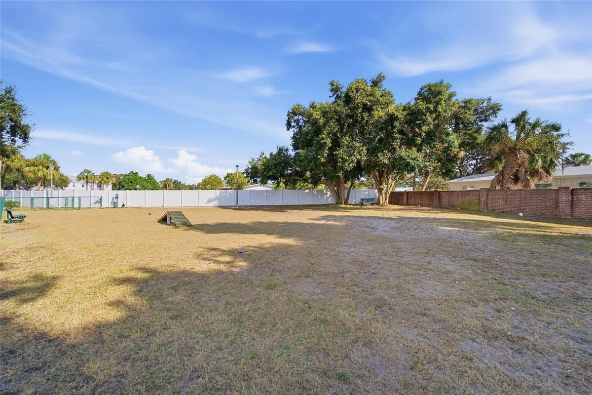 5092 BEACH DRIVE — photo 38 of 53