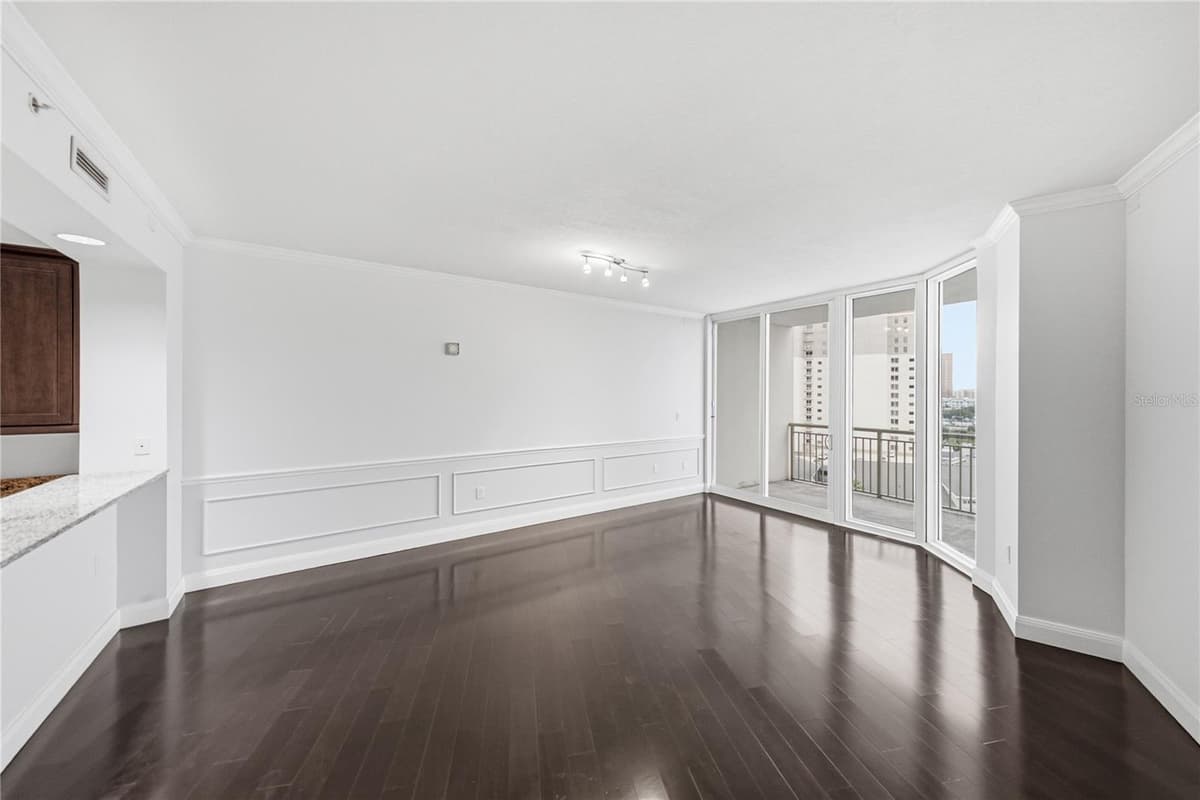 450 KNIGHTS RUN AVENUE — photo 17 of 81