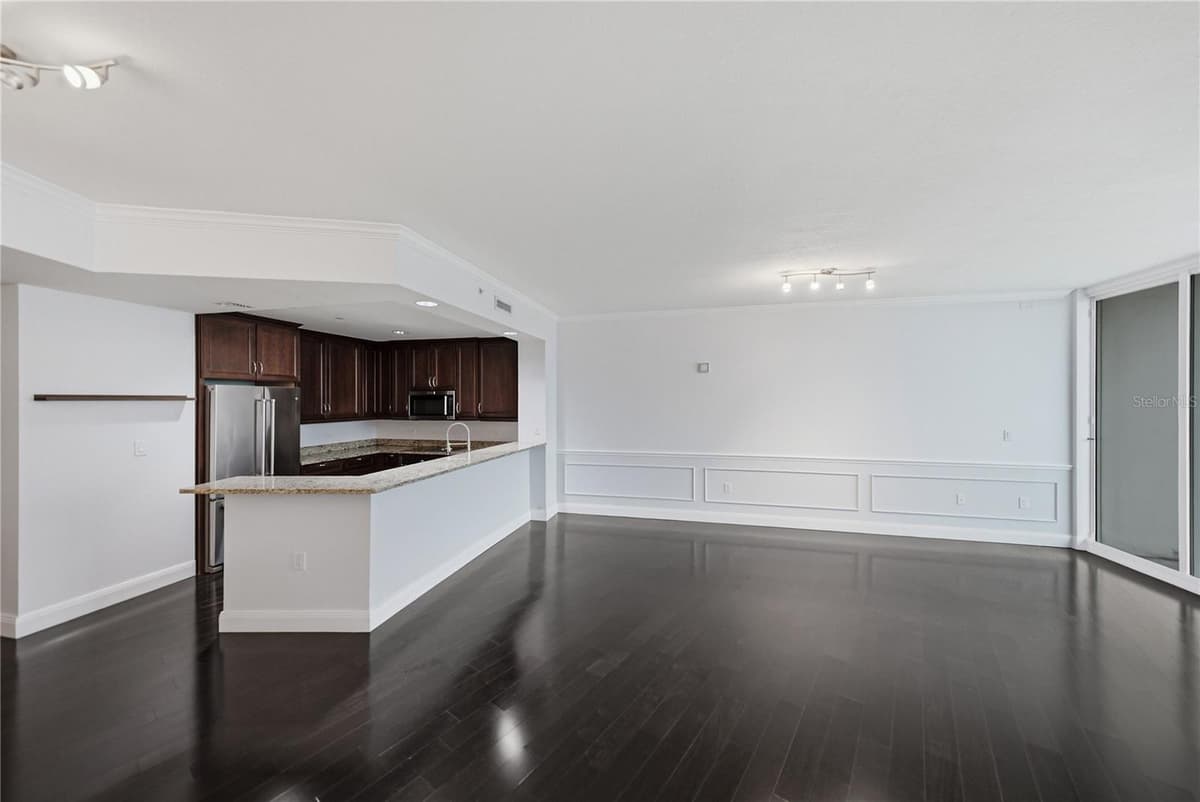 450 KNIGHTS RUN AVENUE — photo 10 of 81