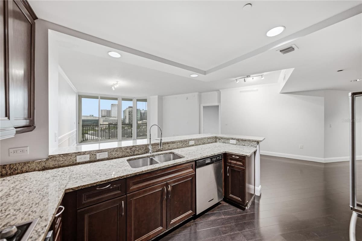 450 KNIGHTS RUN AVENUE — photo 15 of 81