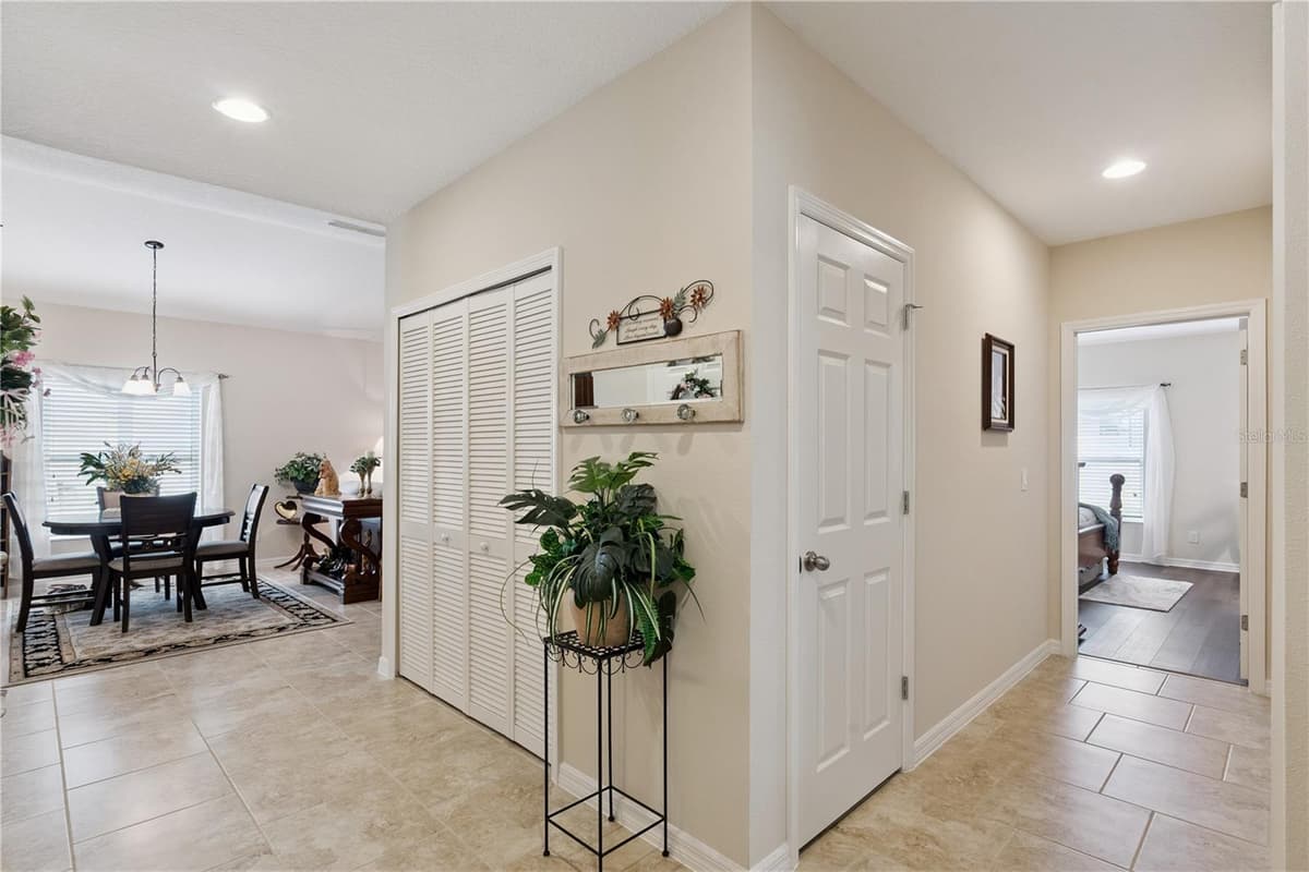 518 CADIZ LOOP — photo 13 of 29