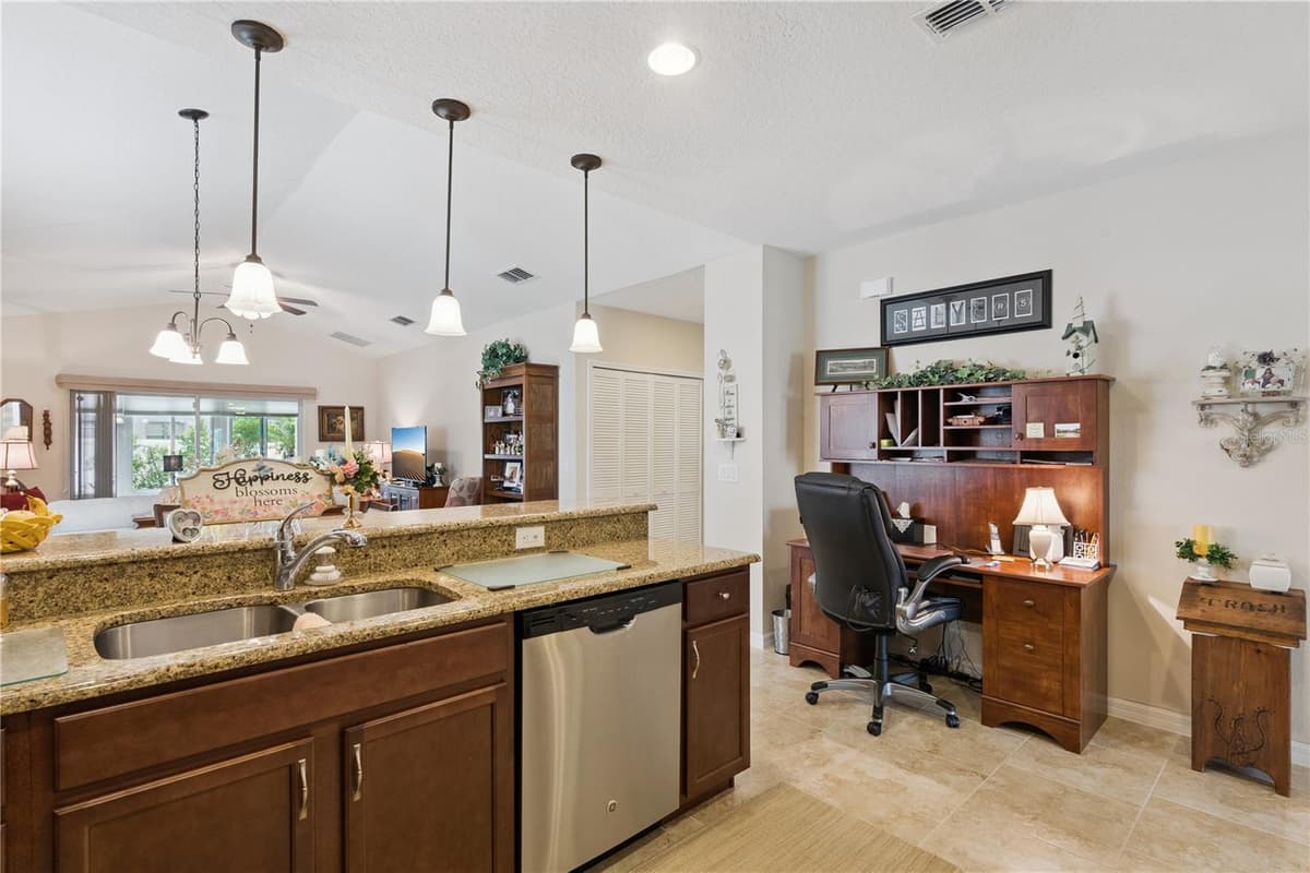518 CADIZ LOOP — photo 11 of 29