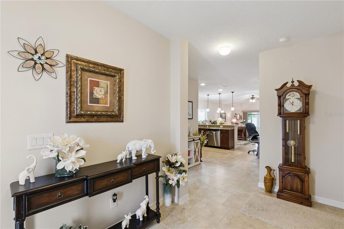 518 CADIZ LOOP — photo 4 of 29