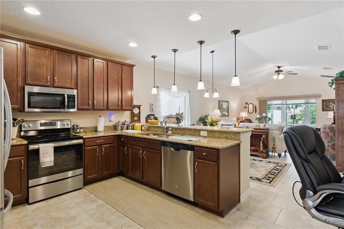518 CADIZ LOOP — photo 10 of 29