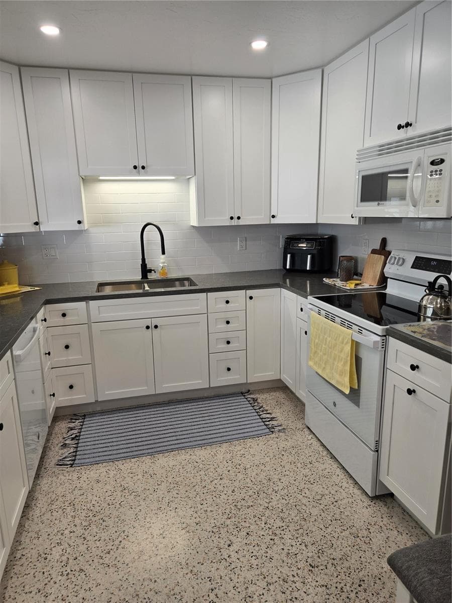 3134 IRVING STREET — photo 6 of 24