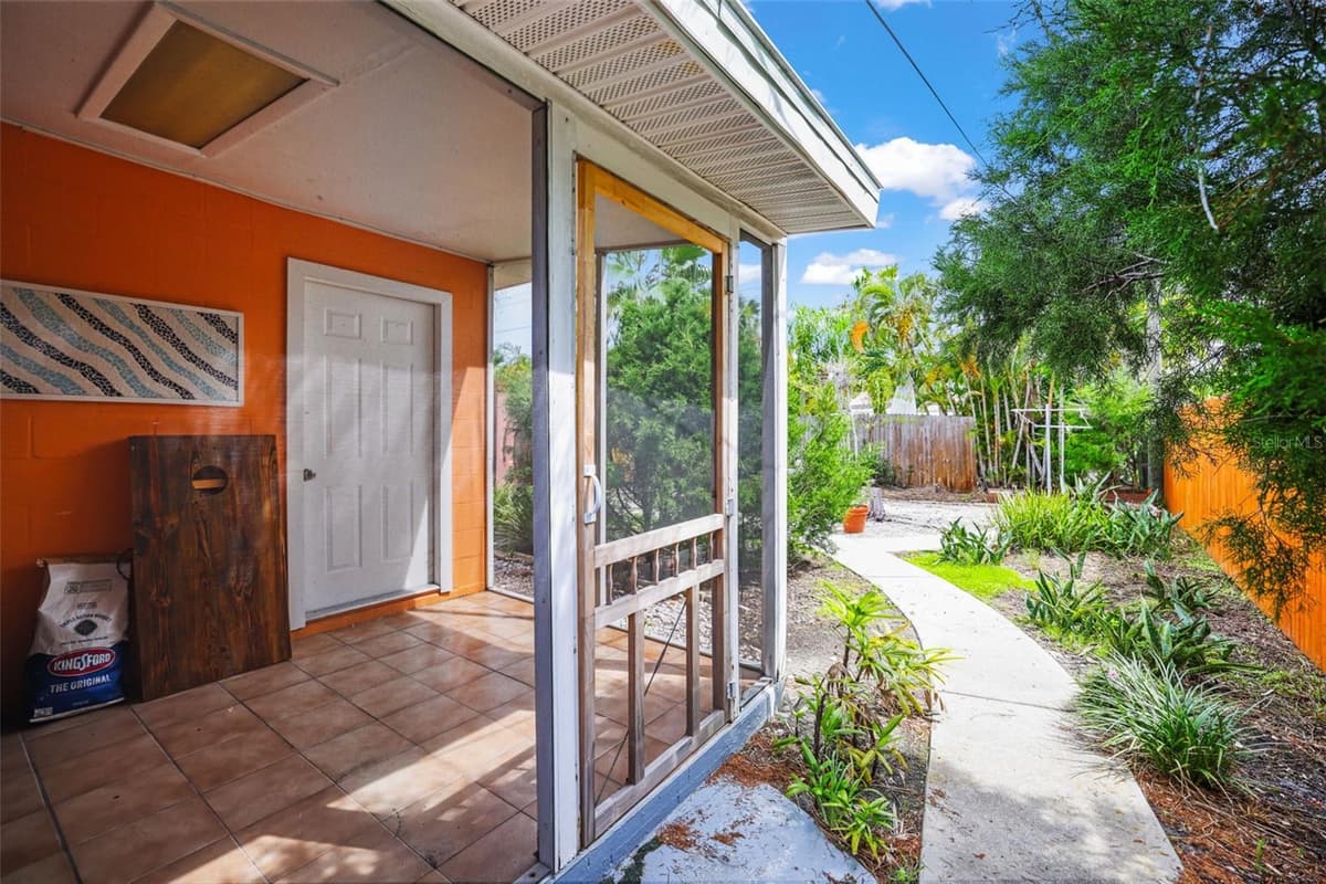 14023 PALM STREET — photo 28 of 38