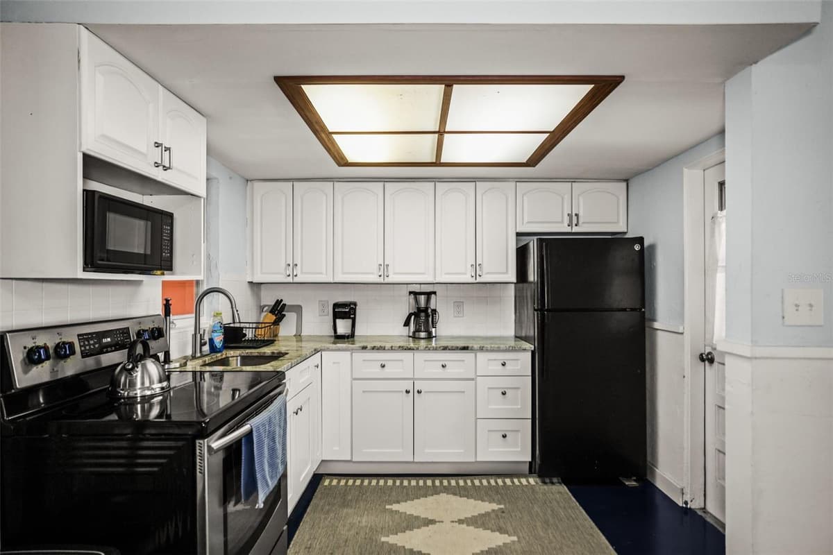 14023 PALM STREET — photo 11 of 38