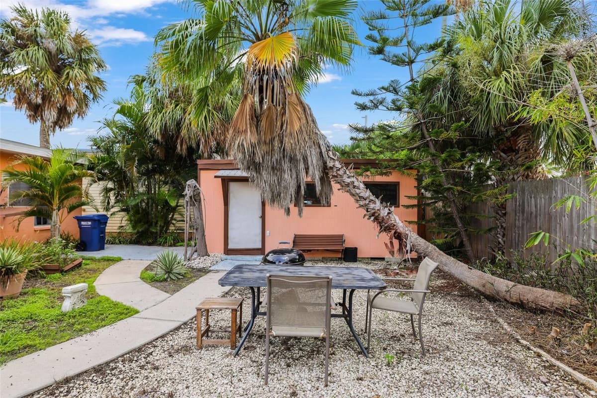 14023 PALM STREET — photo 29 of 38