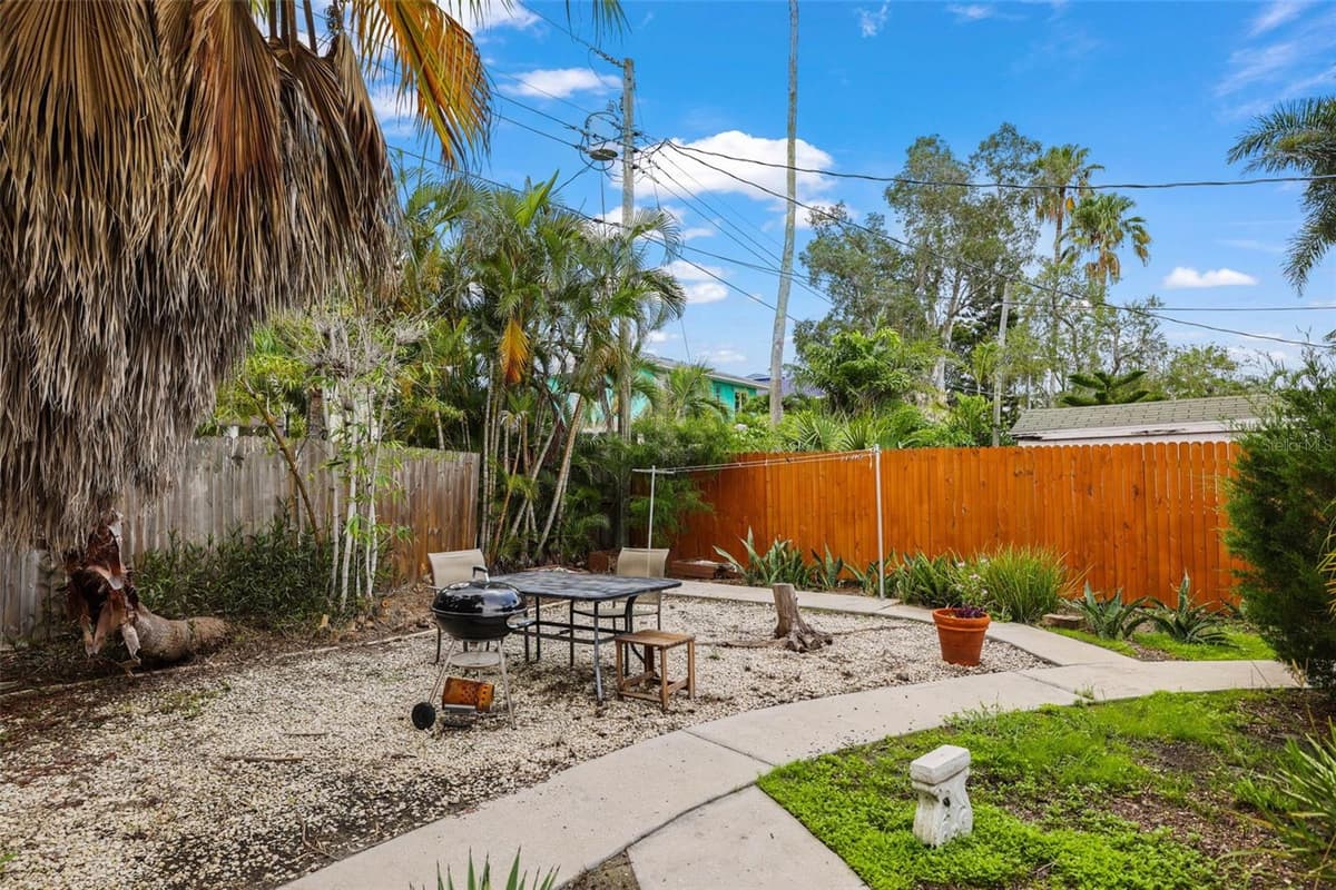 14023 PALM STREET — photo 30 of 38