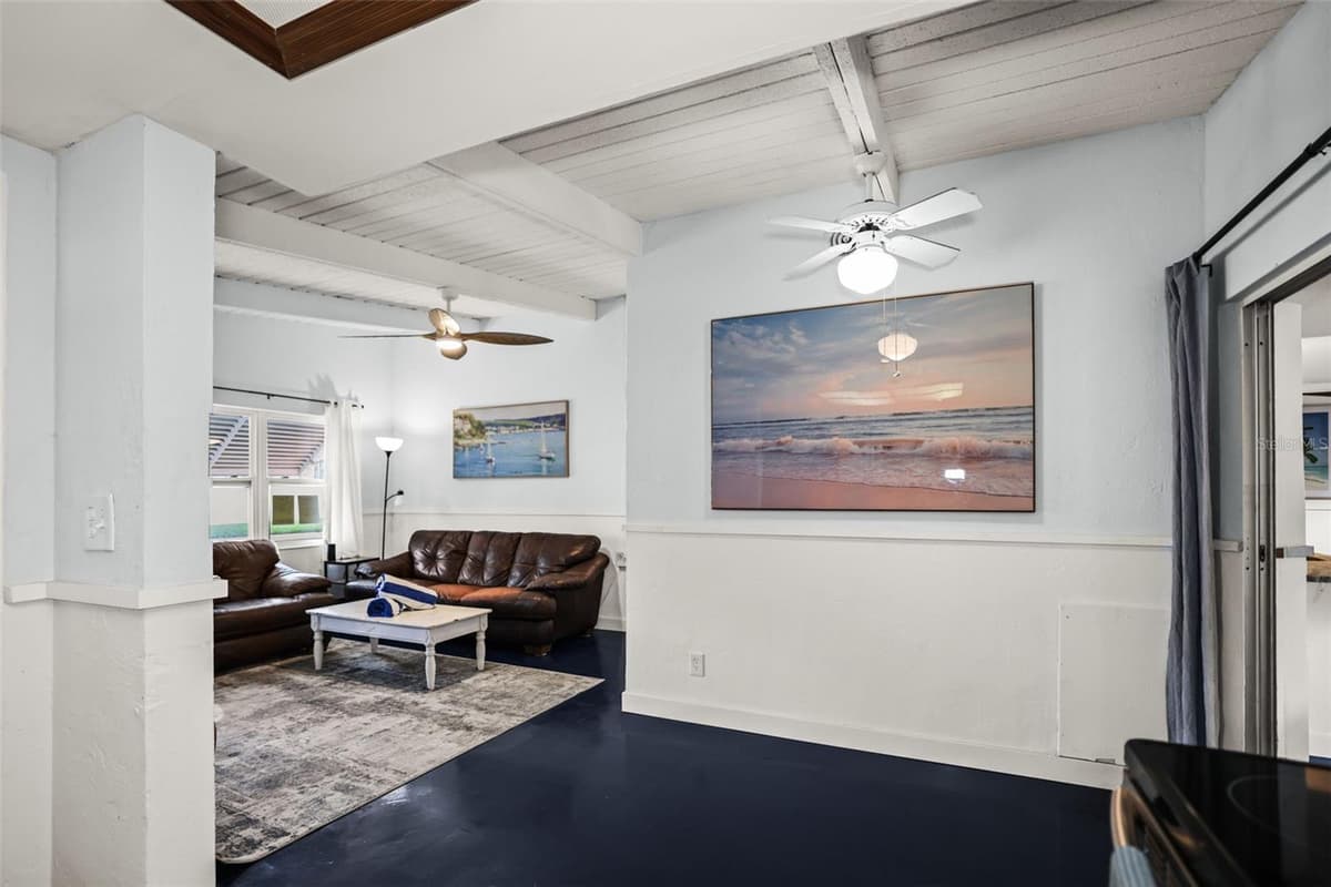 14023 PALM STREET — photo 13 of 38