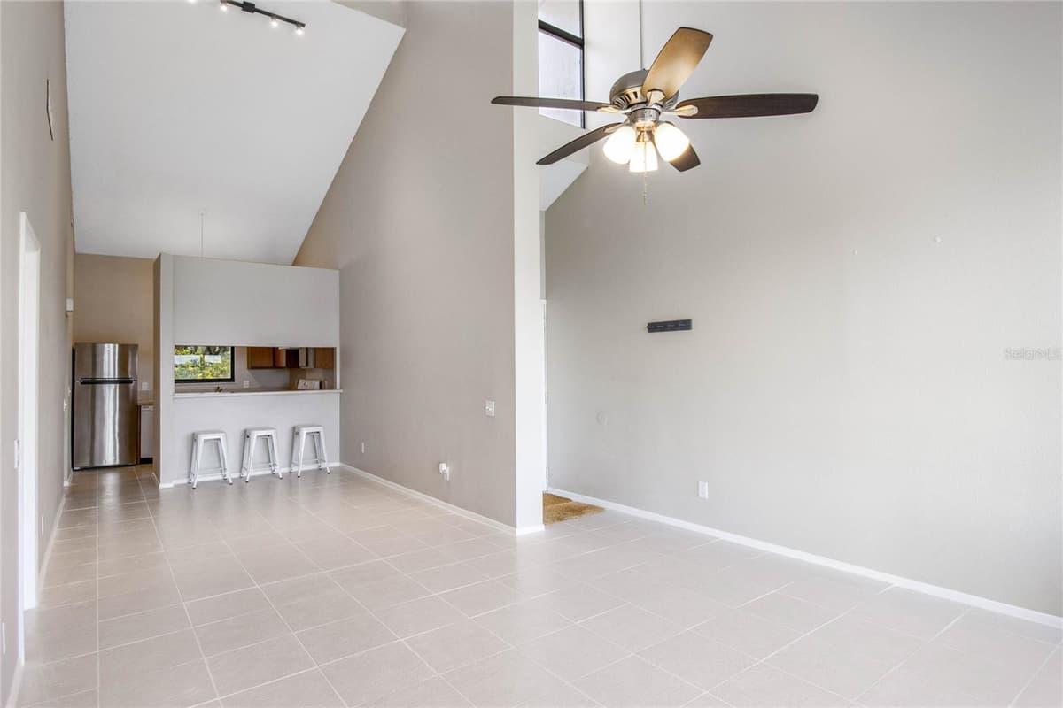 410 LAUREL COVE WAY — photo 4 of 33