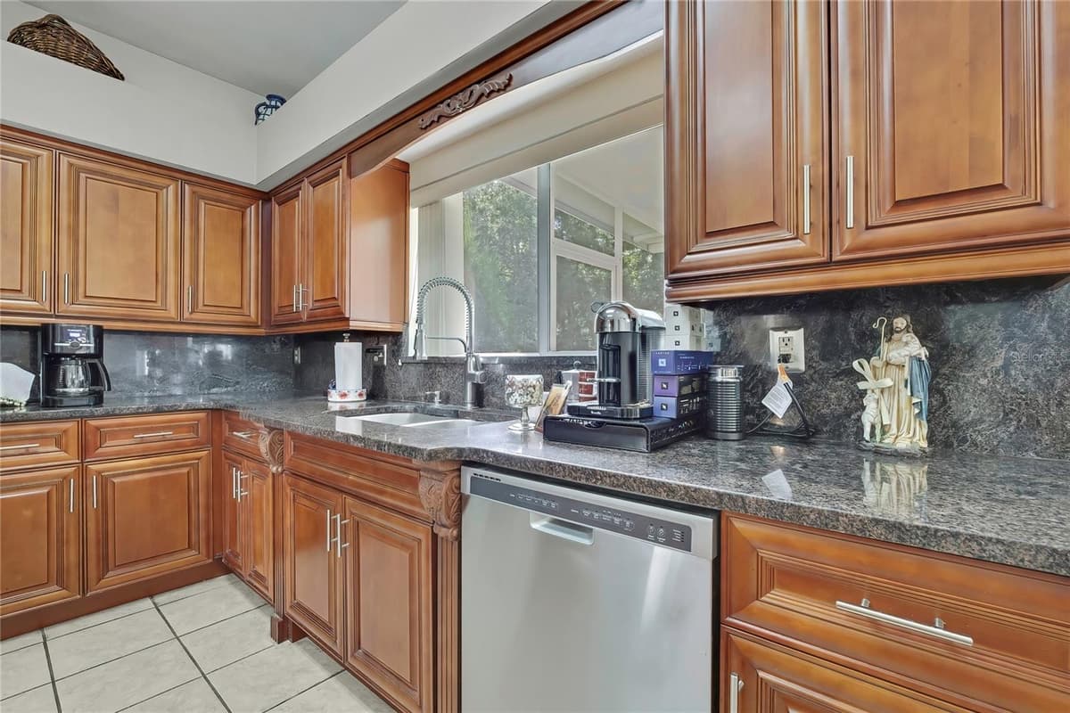 25724 FRITH STREET — photo 18 of 68