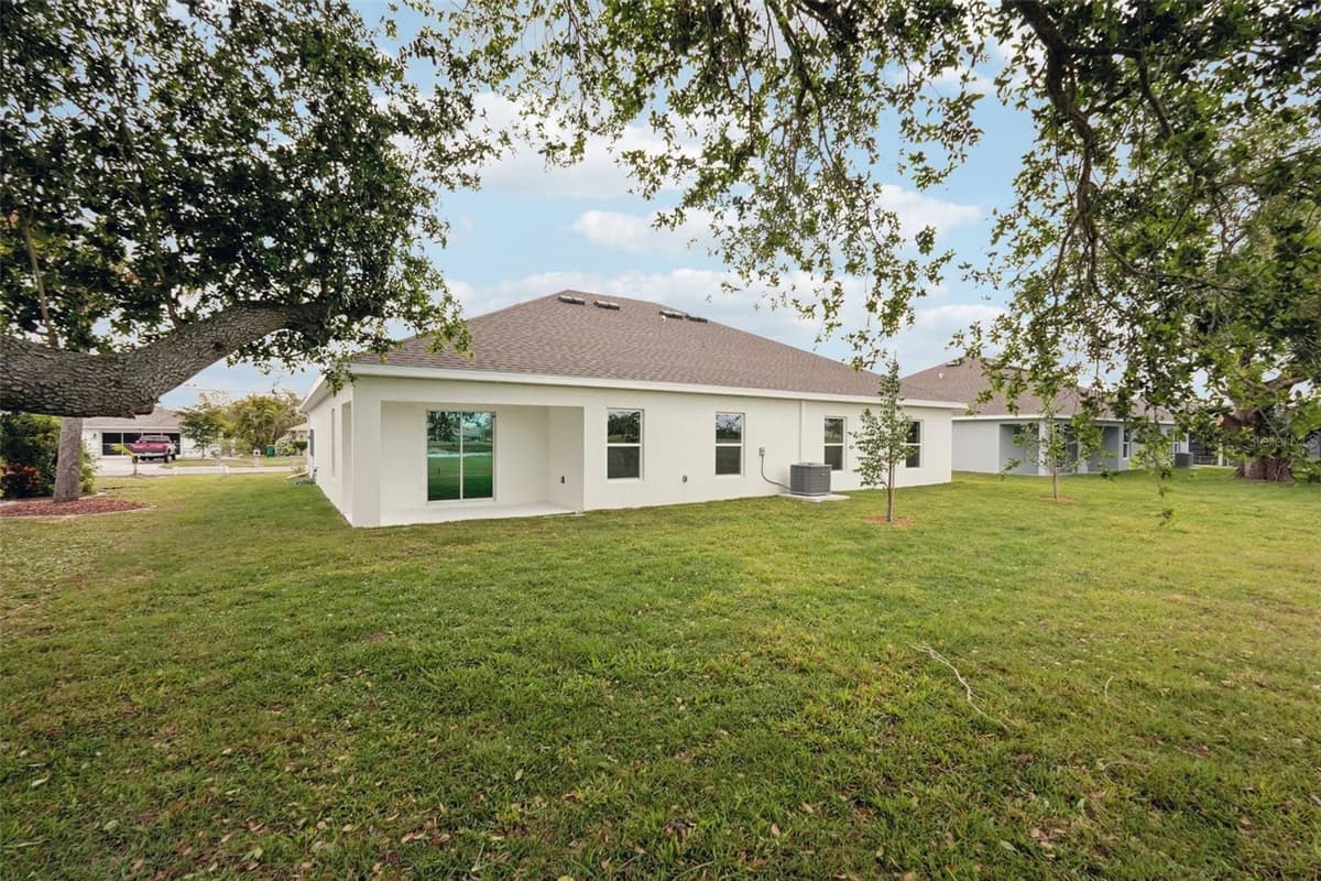 107 CYPRESS BOULEVARD — photo 34 of 37