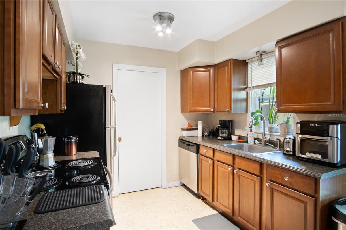 212 HARVARD STREET — photo 16 of 29