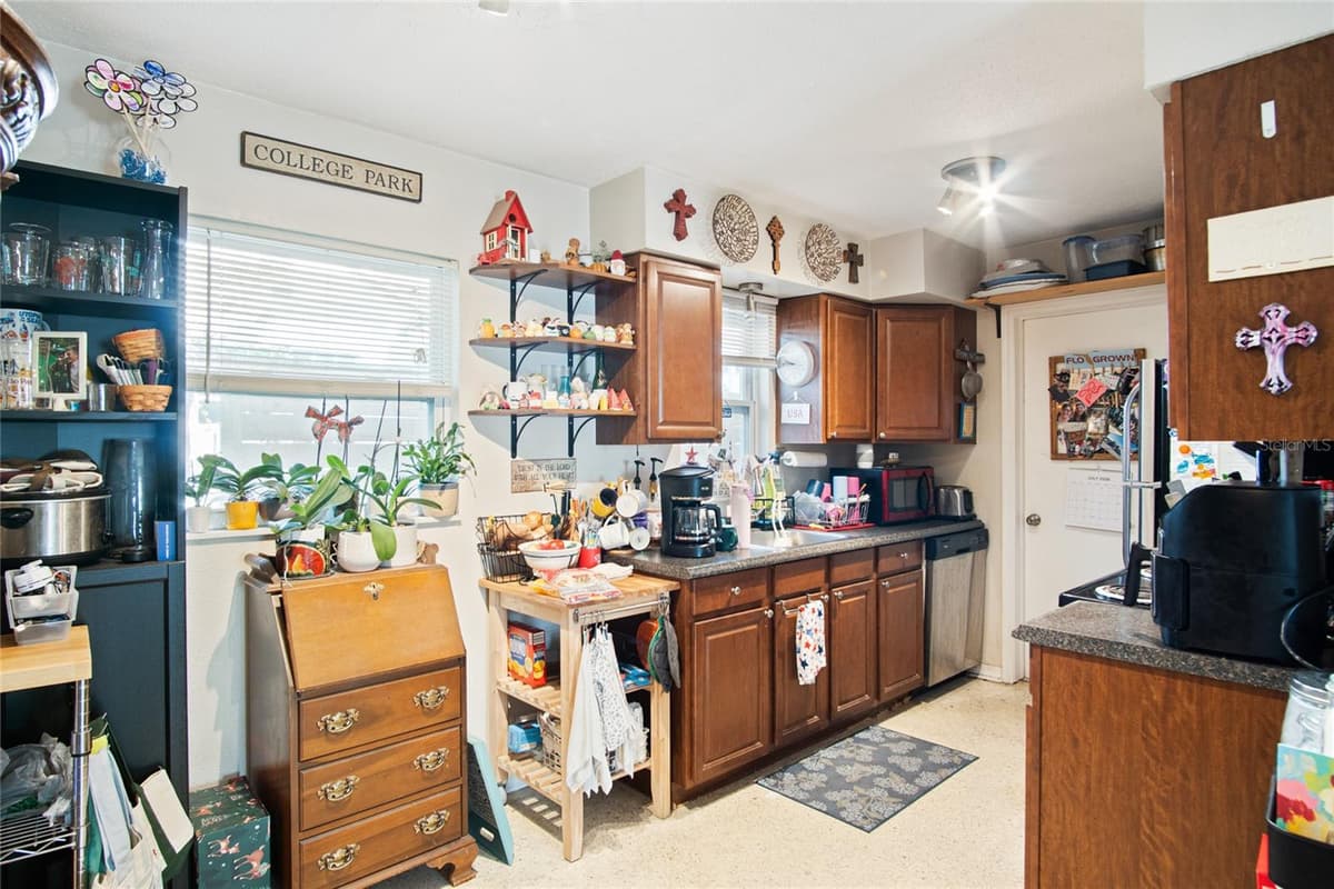 212 HARVARD STREET — photo 8 of 29