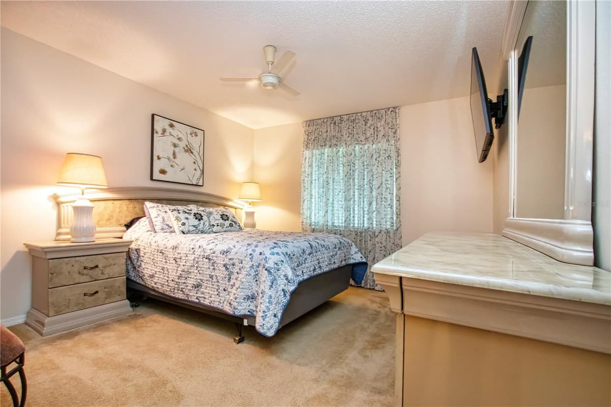 2228 GREENHAVEN DRIVE — photo 4 of 55