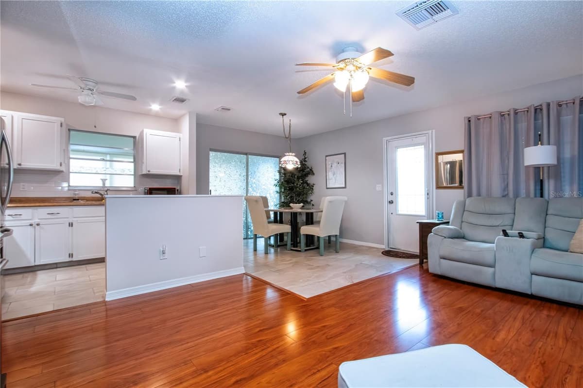 2228 GREENHAVEN DRIVE — photo 11 of 55