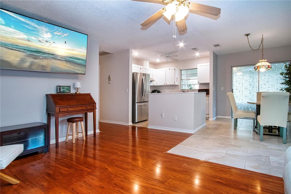 2228 GREENHAVEN DRIVE — photo 10 of 55