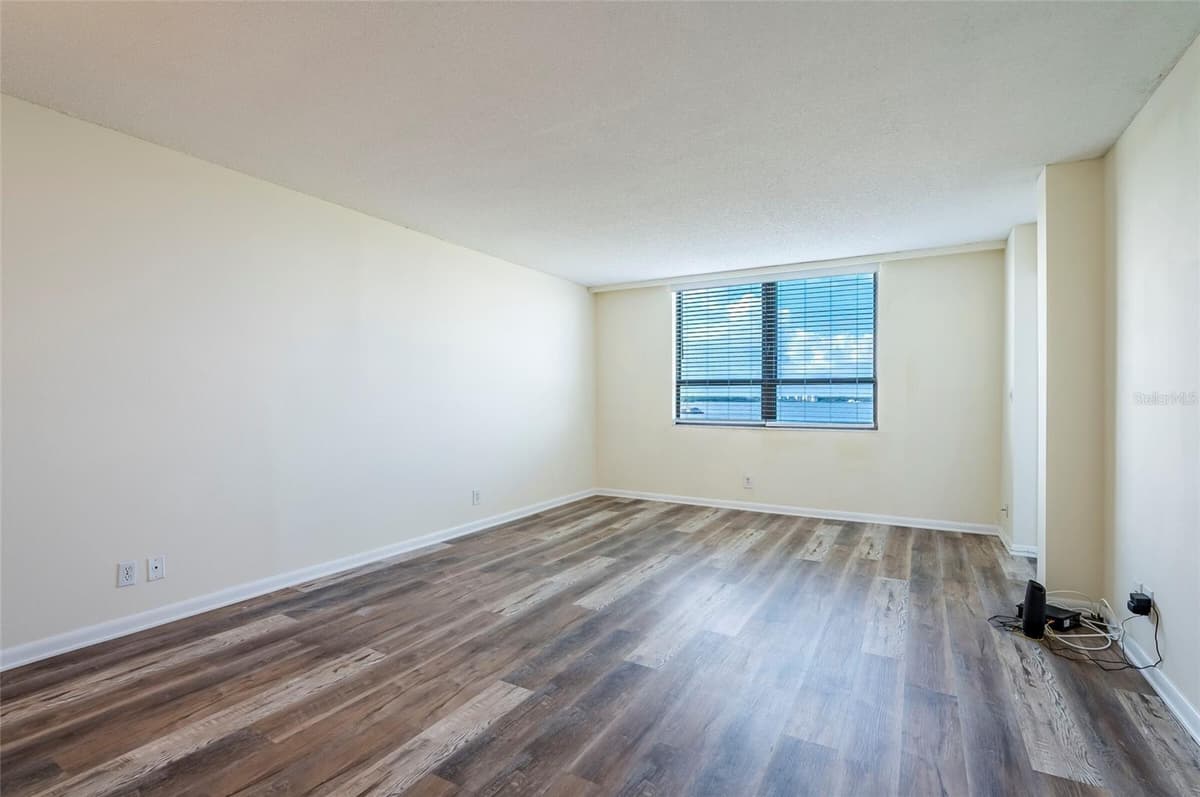 2618 COVE CAY DRIVE — photo 18 of 36