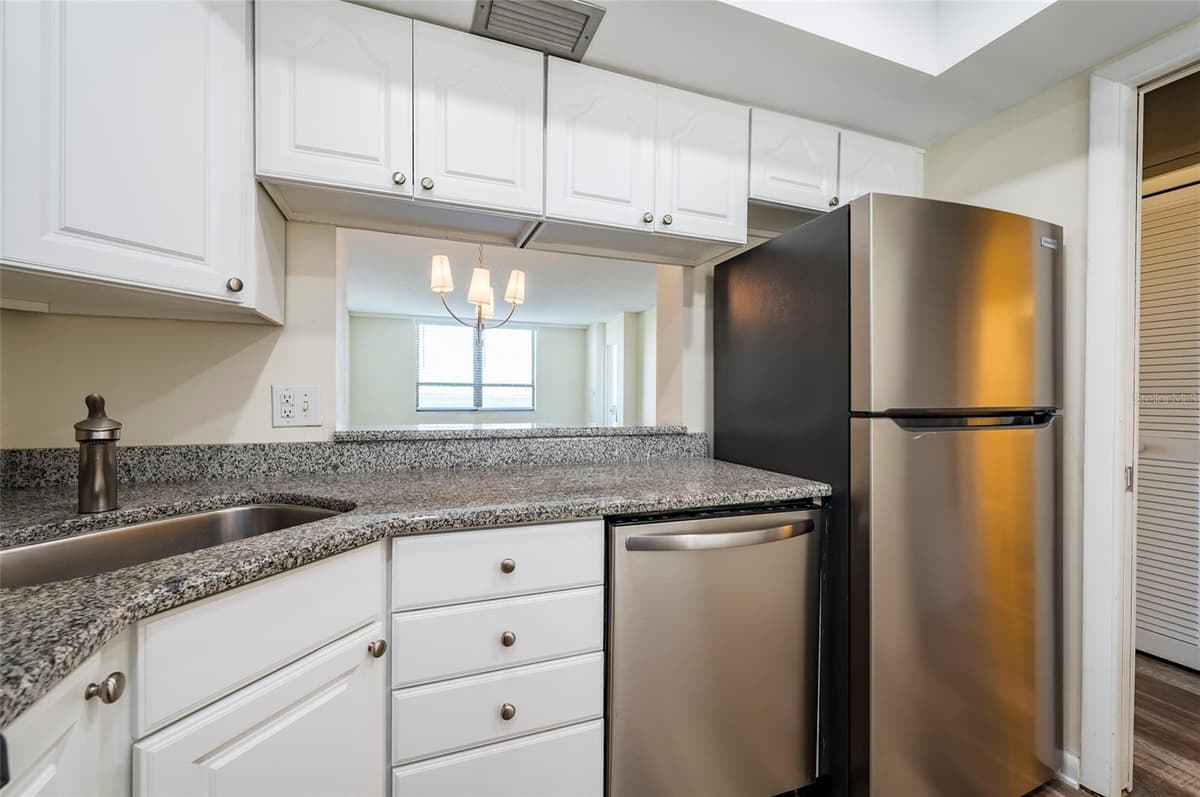 2618 COVE CAY DRIVE — photo 14 of 36
