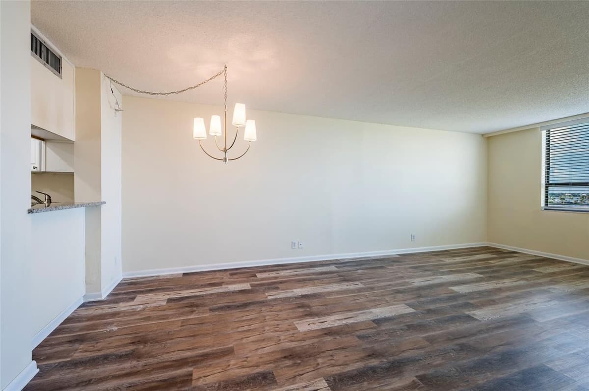2618 COVE CAY DRIVE — photo 15 of 36