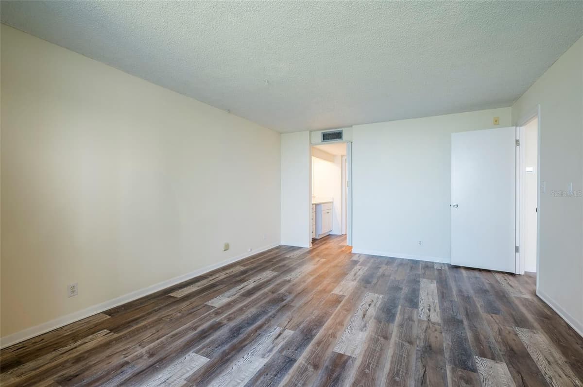 2618 COVE CAY DRIVE — photo 26 of 36