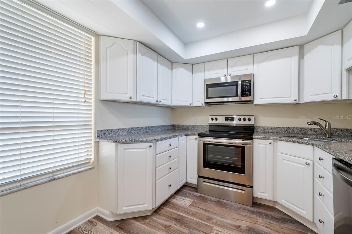 2618 COVE CAY DRIVE — photo 12 of 36