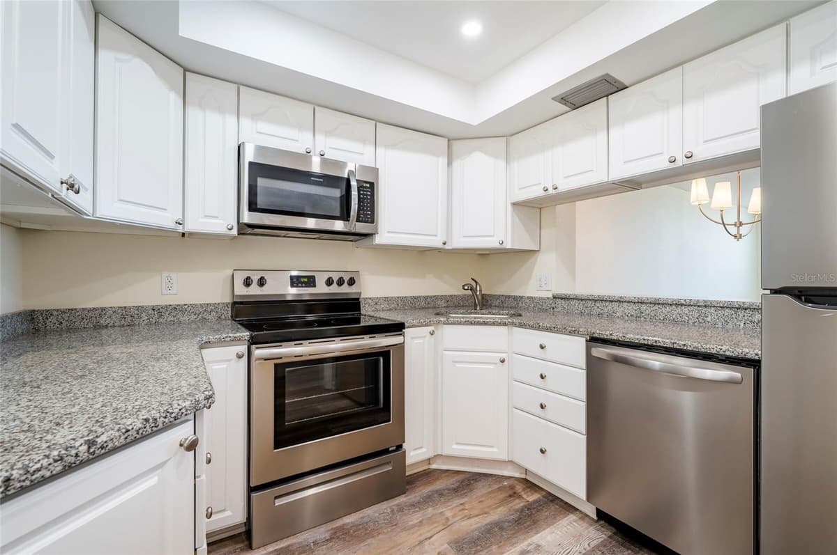 2618 COVE CAY DRIVE — photo 13 of 36