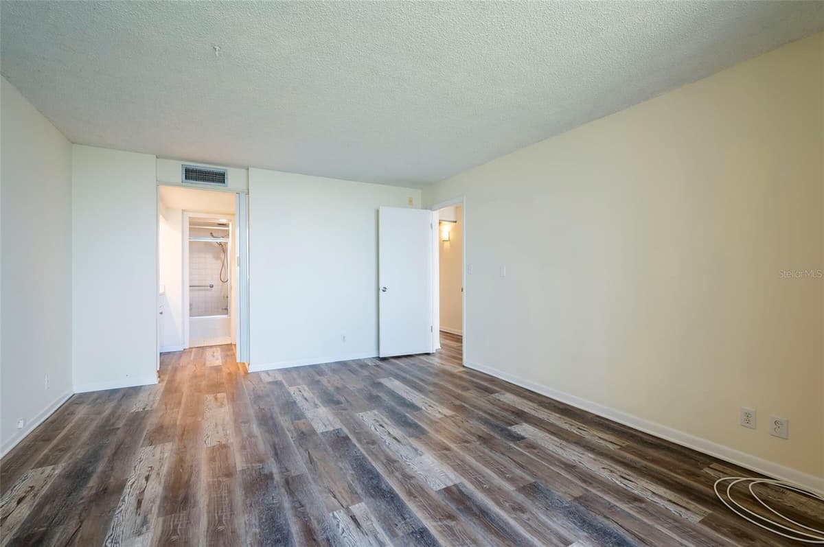 2618 COVE CAY DRIVE — photo 25 of 36