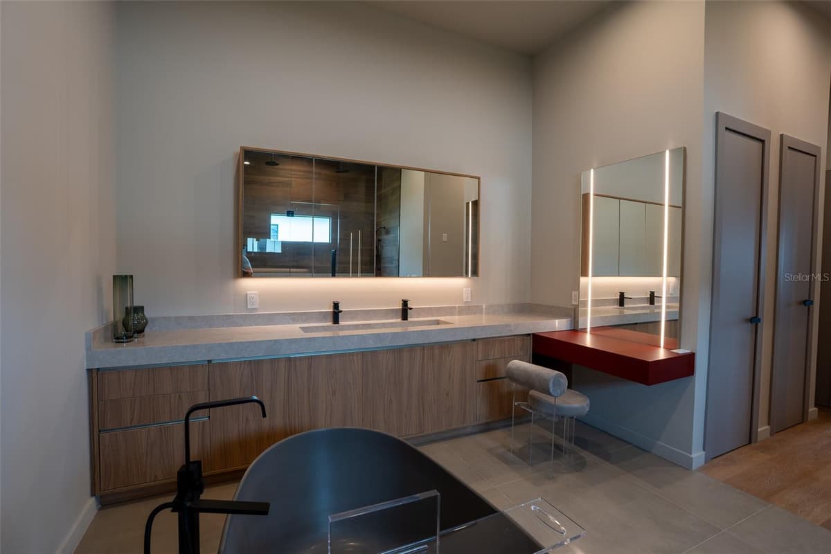 15125 PENDIO DRIVE — photo 14 of 69