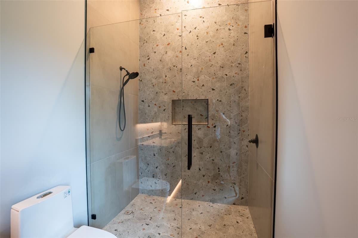 15125 PENDIO DRIVE — photo 40 of 69