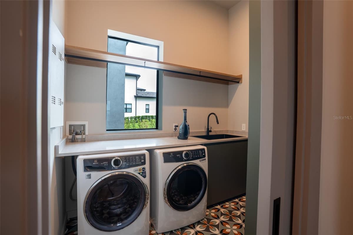 15125 PENDIO DRIVE — photo 33 of 69
