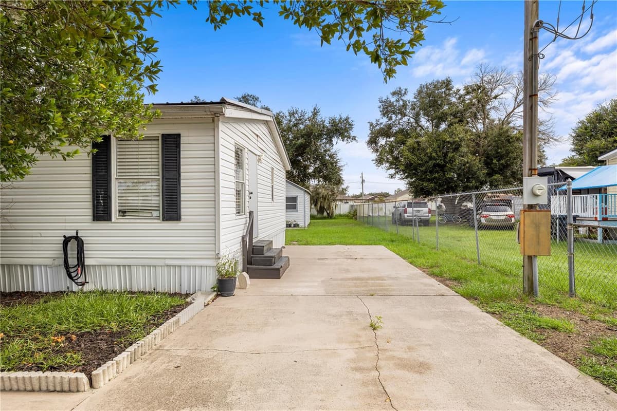4332 UPPER MEADOW ROAD — photo 4 of 56