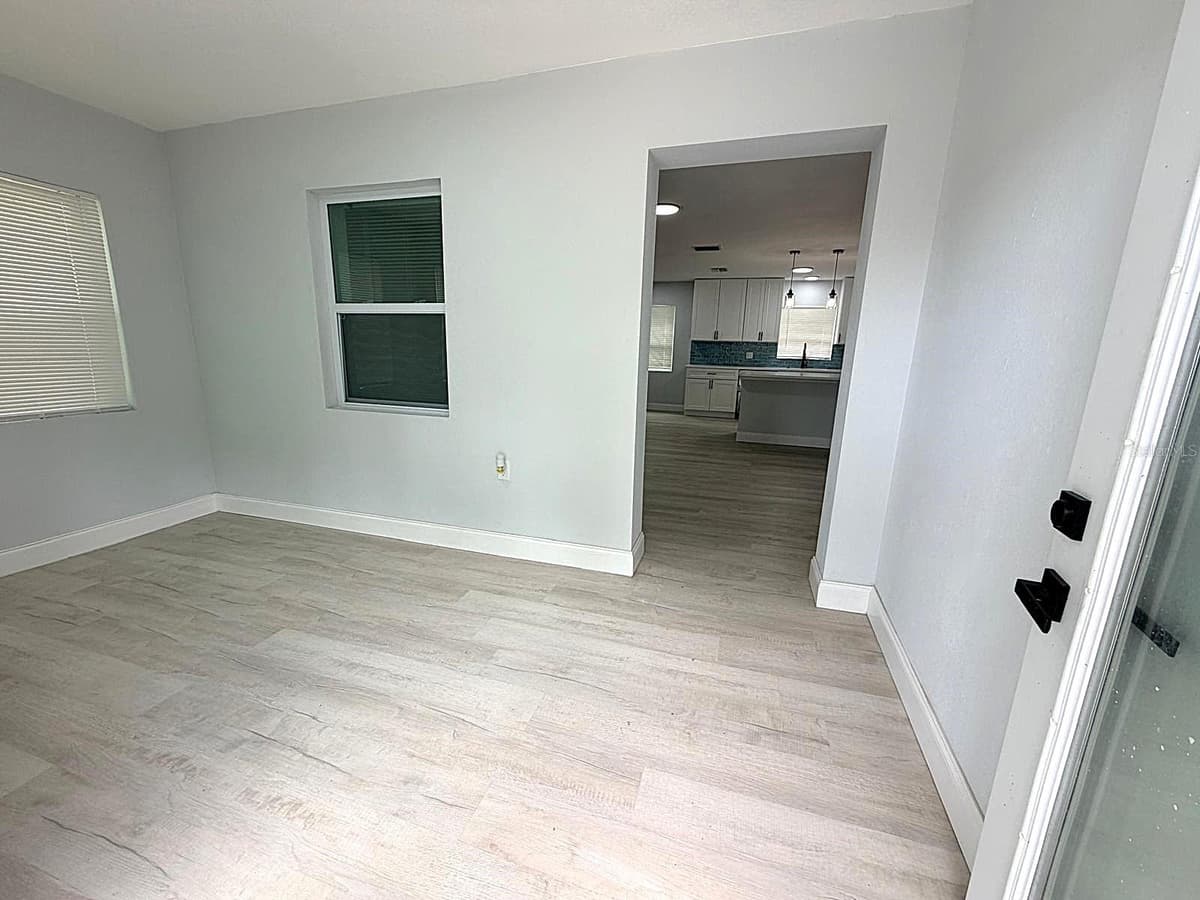 445 10TH AVENUE — photo 2 of 26