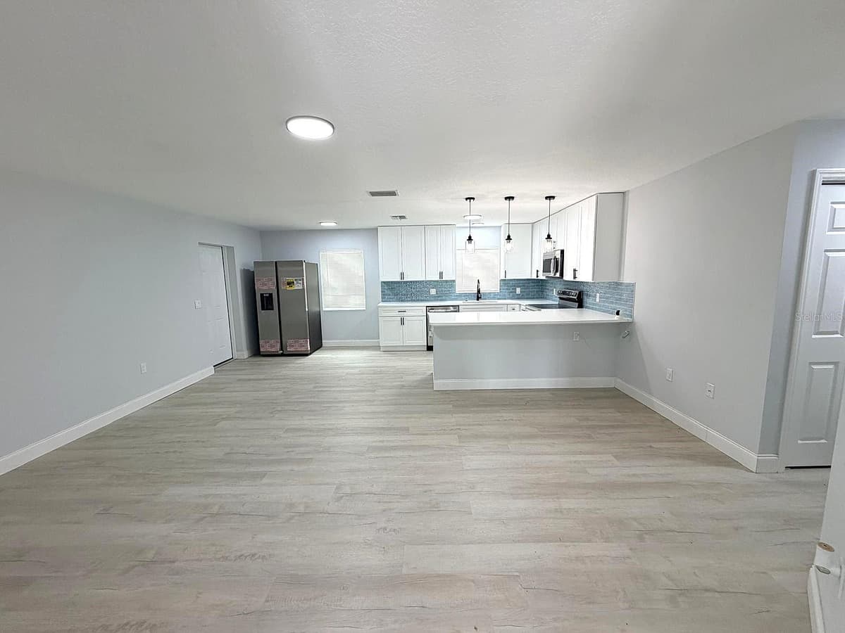 445 10TH AVENUE — photo 3 of 26