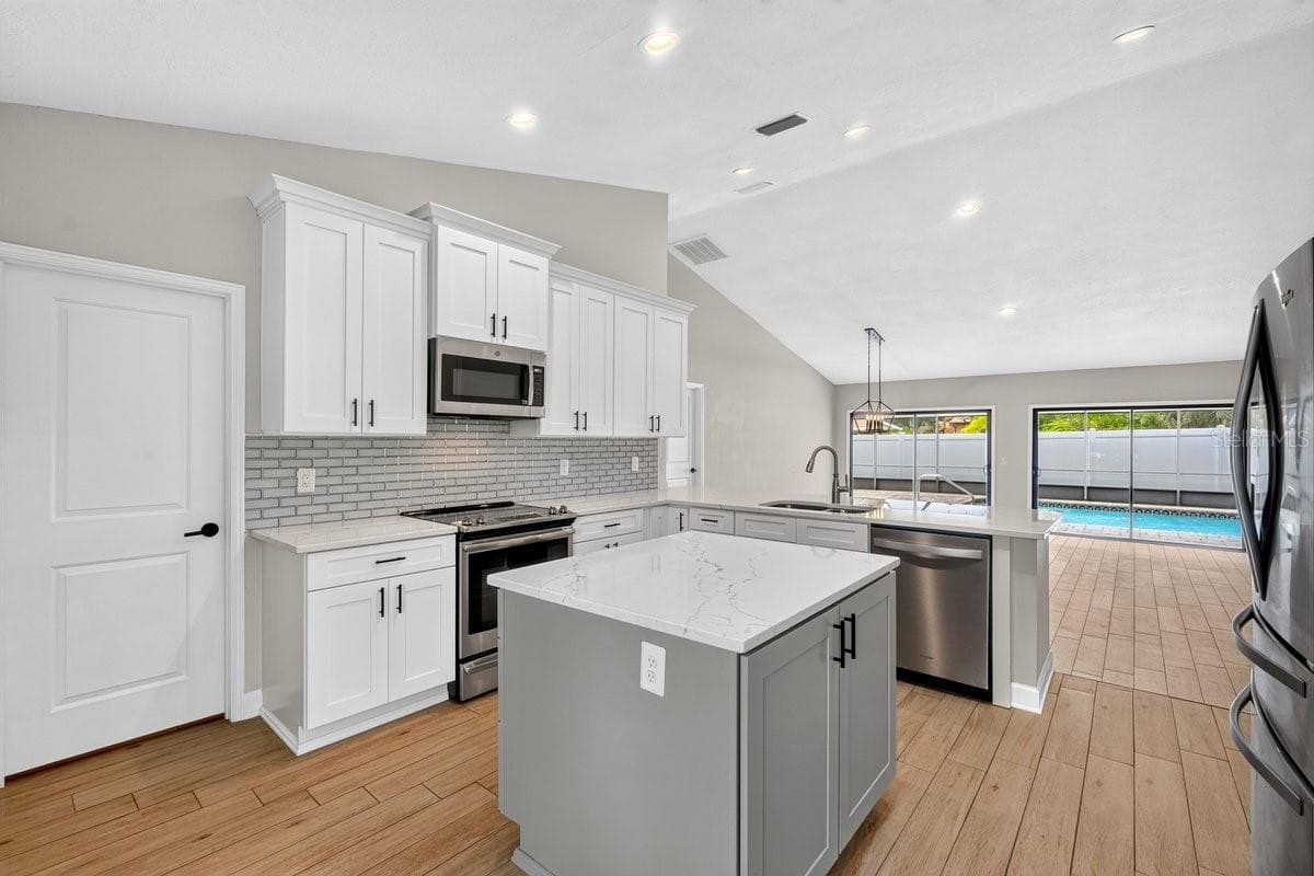 3 FOX HOLLOW DRIVE — photo 11 of 45